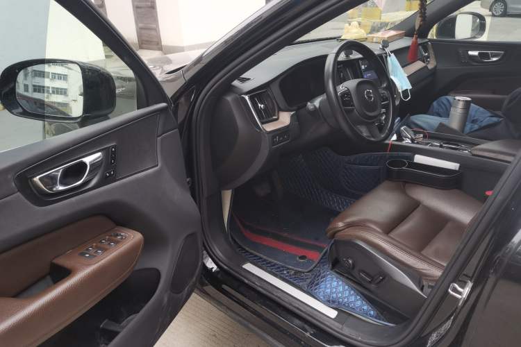 Used Volvo XC60 New Energy 2022 T8 Plug-in Hybrid All-Wheel Drive Smart Luxury Edition Driver Seat