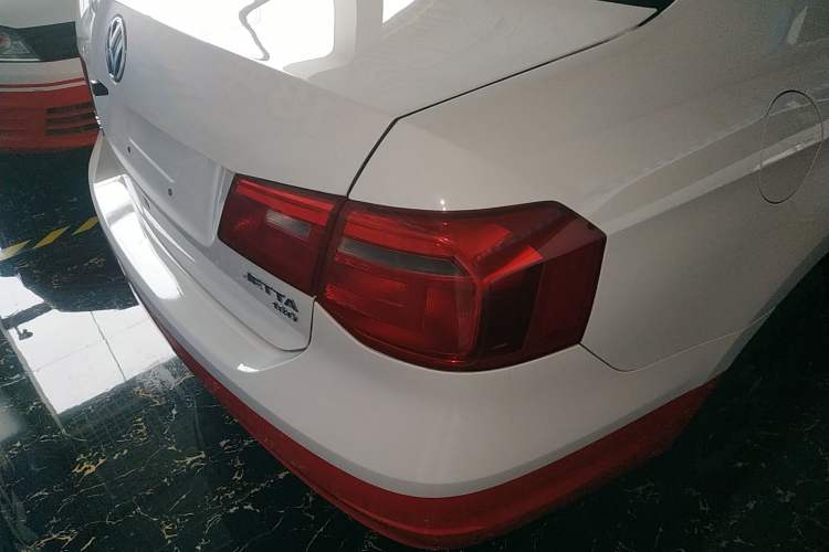 Used Volkswagen Jetta 2015 1.6L Automatic Fashion Model
