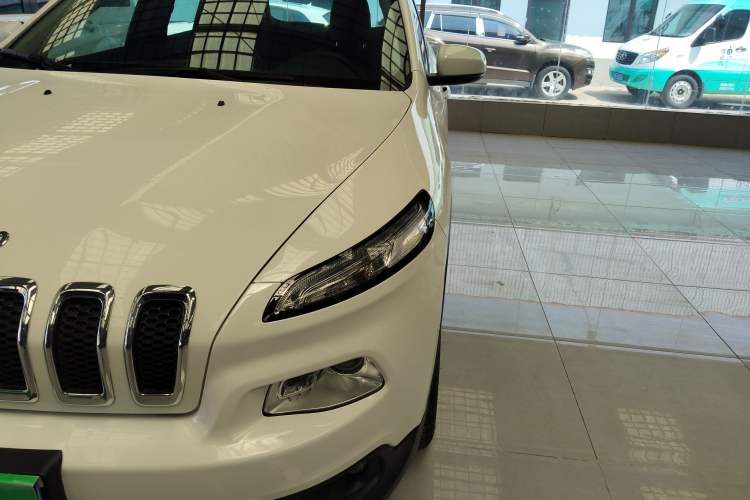 Used Jeep Cherokee 2017 2.0L Superior Edition Left Front Headlight