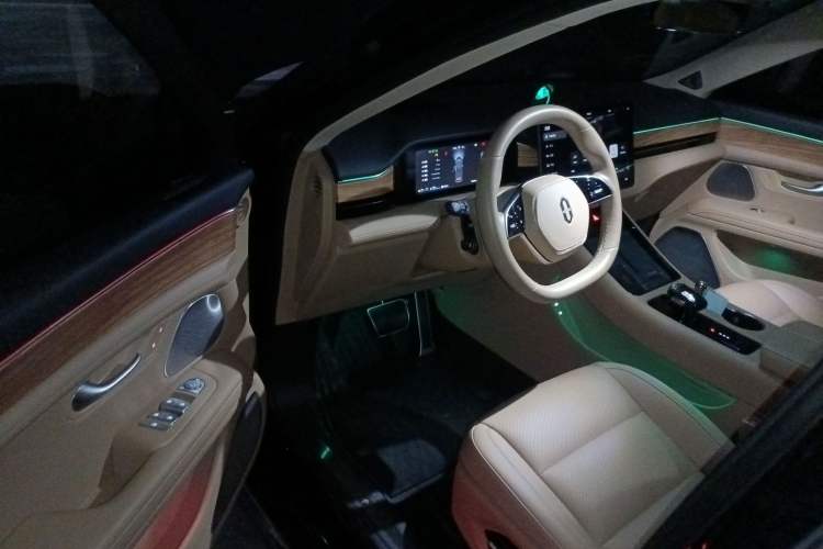 Used Hima AITO M5 2024 Extended-Range Max Rear-Wheel Drive Advanced Intelligent Driving Version
