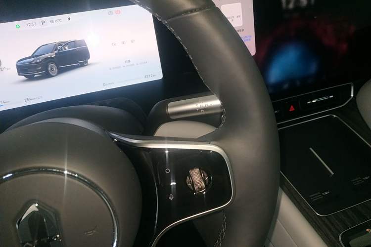 Used Hima AITO M9 2025 Extended-Range Ultra Version 52 kWh 5-Seater Edition Gear Lever