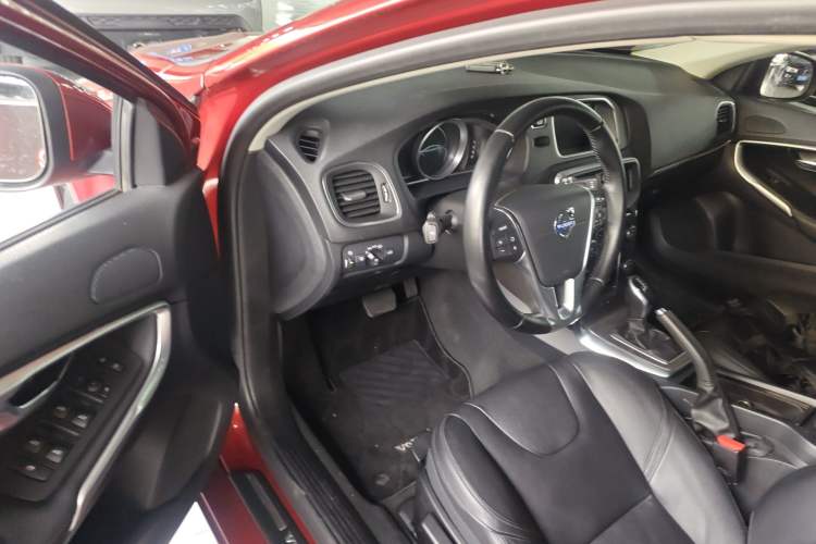 Used Volvo V40 2015 1.6T Zhiyi Edition Driver Seat