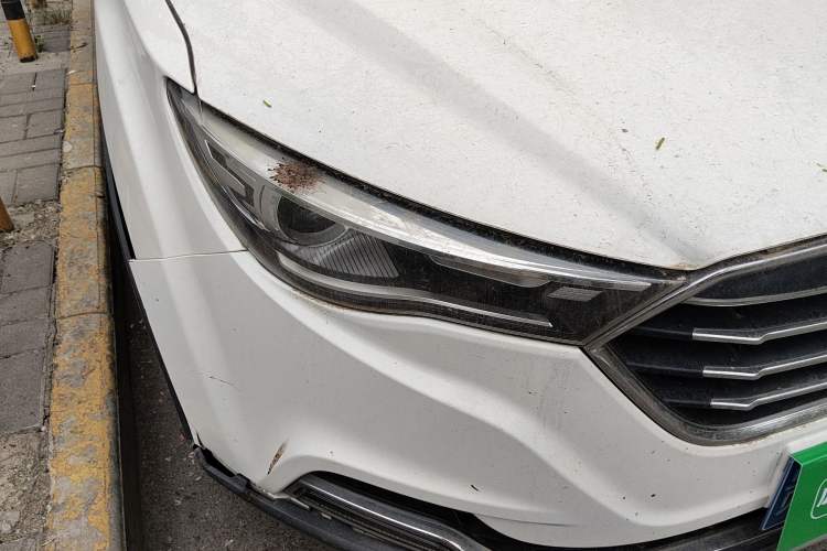 Used Bestune X40 2018 Internet Celebrity Edition 1.6L Automatic Luxury Version Right Front Headlight