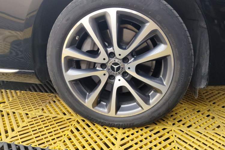 Used Mercedes-Benz E-Class 2019 E 260 L Right Front Wheel Hub