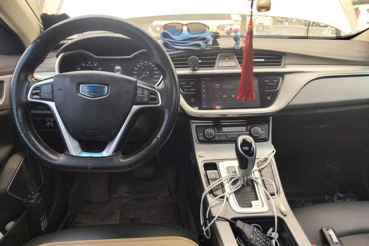 Used Geely Auto Emgrand GL 2018 1.8L DCT Elite Smart Connectivity Version Center Console