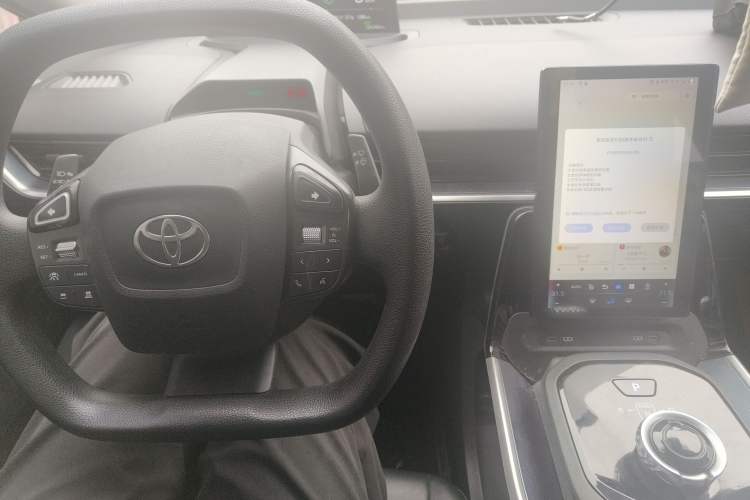 Used Toyota bZ3 2024 517 km Elite PRO Center Console