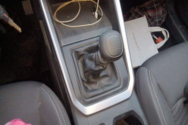 Used Wuling Alvez 2022 1.5L Manual Free-Style Model
