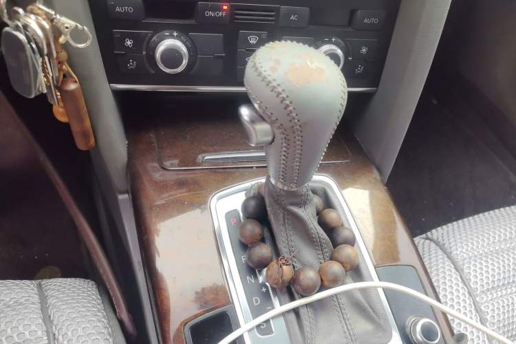 Used Audi A6L 2011 2.0 TFSI automatic Comfort trim
