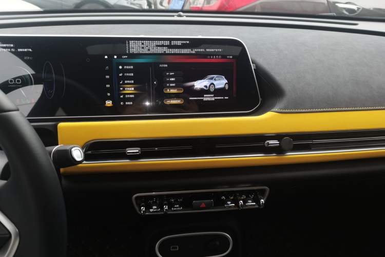 Used ORA Good Cat GT 2024 Mulan Edition 401 km Range Prestige Version 135 kW Audio And AC Panel