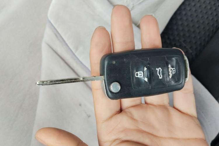 Used Volkswagen Sagitar 2012 1.6L Automatic Comfort Edition Vehicle Key