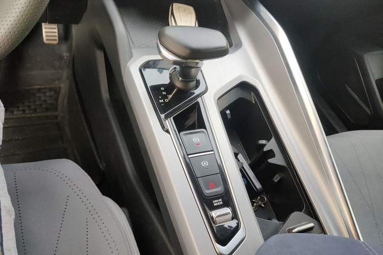 Used Geely Auto Preface 2021 Revised Version 2.0TD Luxury Edition Gear Lever