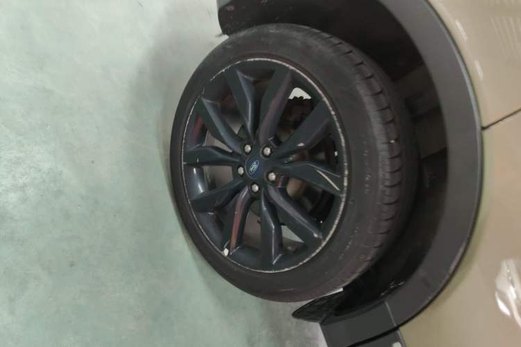 Used Ford Kuga 2017 EcoBoost 245 Four-Wheel-Drive Sport Model Right Rear Wheel Hub