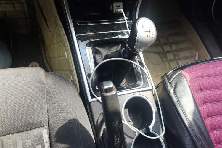 Used Haval H2 2016 Red-Label 1.5T Manual Two-Wheel Drive Comfort Model Gear Lever