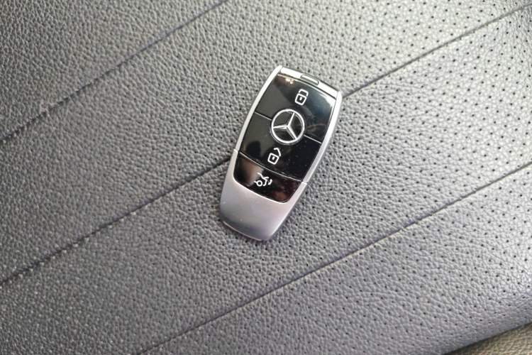 Used Mercedes-Benz E-Class 2018 Facelift E 300 L Luxury Edition Interior 1