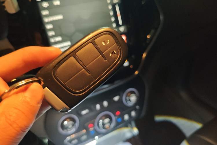 Used Jeep Cherokee 2019 2.0T Two-Wheel Drive Smart Enjoyment Version China VI