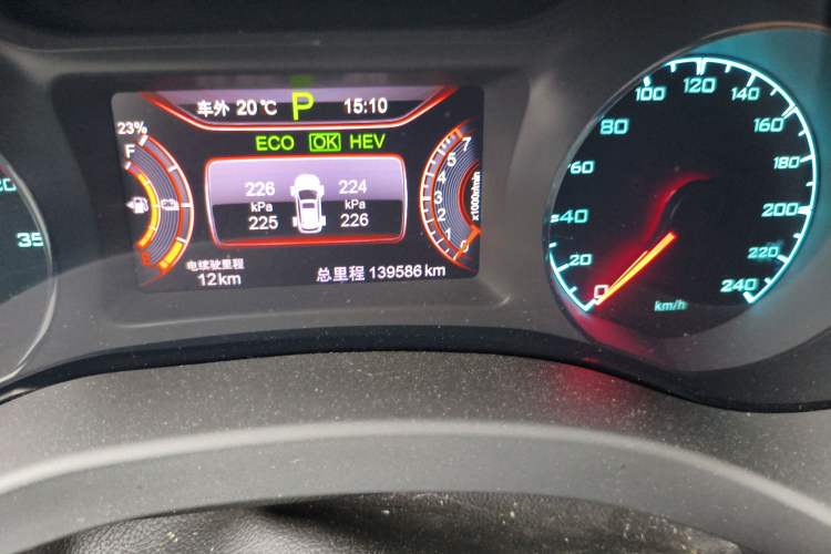 Used BYD Song New Energy 2017 Song DM 1.5TID All-Wheel Drive Prestige Model Odometer Close Up