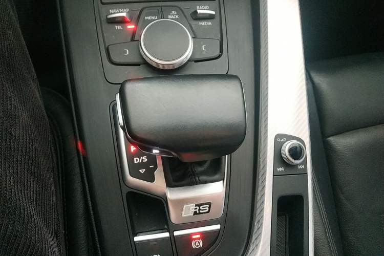 Used Audi A4L 2018 30th Anniversary Edition 40 TFSI Trendy Model Gear Lever