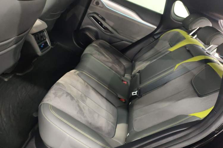 Used BYD Song L EV 2025 Intelligent Driving Version 602 km Range LiDAR-equipped All-Wheel-Drive Type Left Rear Seat