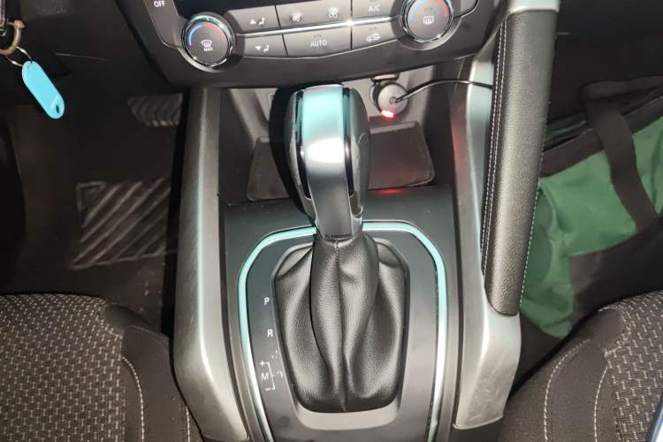 Used Renault Kadjar 2017 2.0L Two-Wheel Drive Comfort Edition Gear Lever