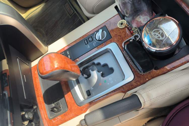 Used Toyota Land Cruiser 2012 4.6L Automatic VX-R Gear Lever