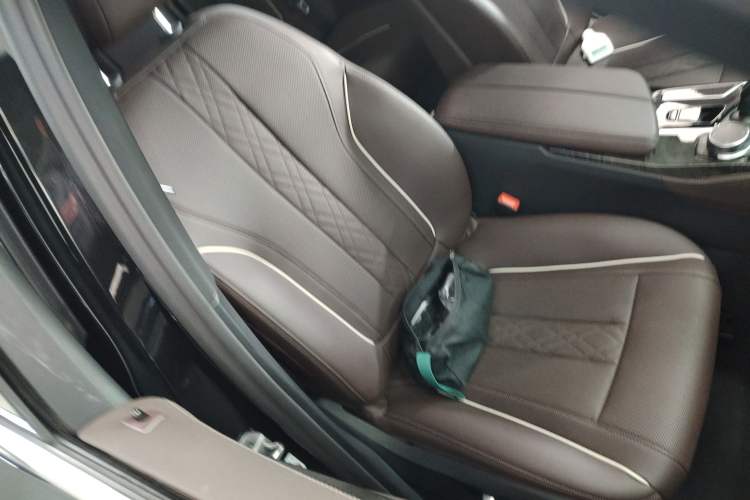 Used BMW 5 Series 2022 Second Facelift 525Li M Sport Package Right Front Seat