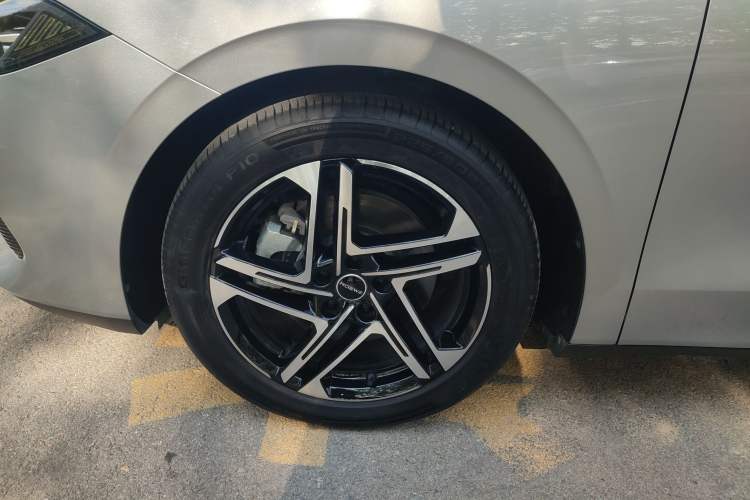 Used Roewe D7 2023 DMH 125km Superior Edition