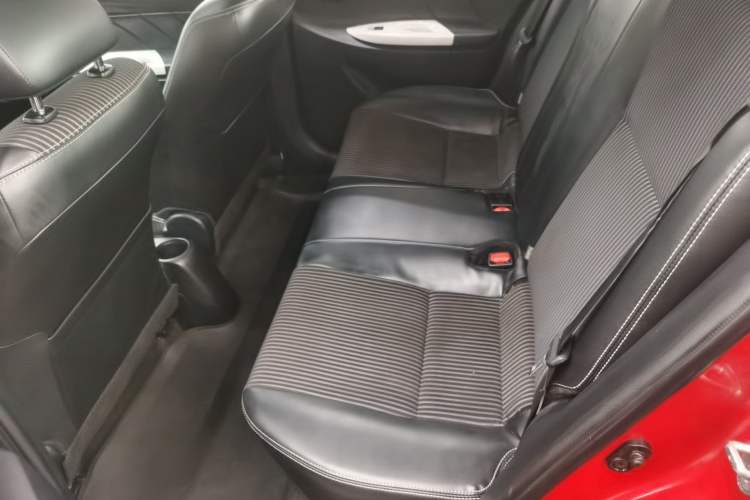 Used Toyota YARiS L Zhi Xuan 2015 1.5G Automatic Xuan Dong Sunroof Special Edition Left Rear Seat