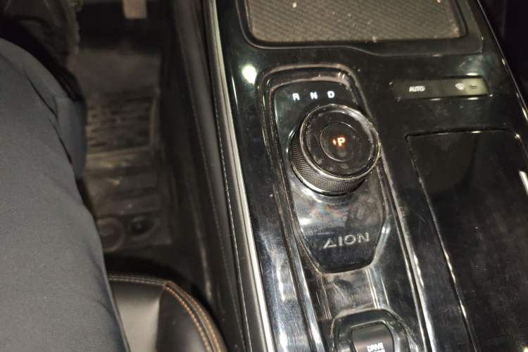 Used AION S 2023 Meizu 580 Lithium Iron Phosphate Gear Lever