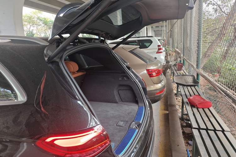 Used Mercedes-Benz GLC 2023 Facelift GLC 260 L 4MATIC Dynamic Version 5 Seats Trunk