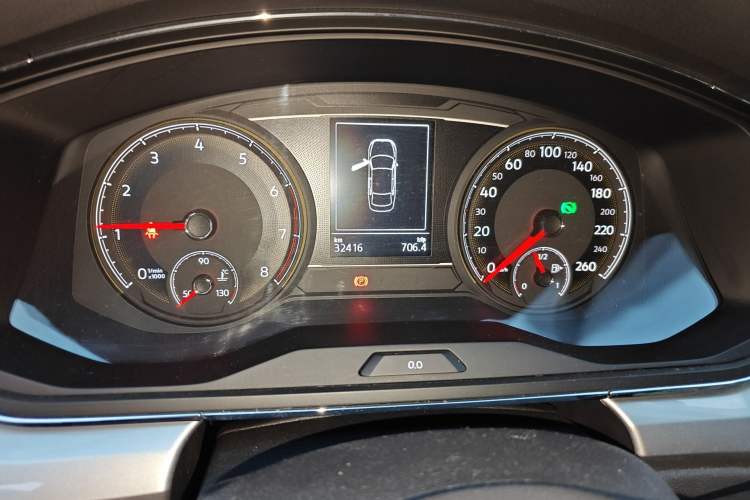 Used Volkswagen Lamando 2019 230TSI DSG Fashion Edition China VI Odometer Close Up