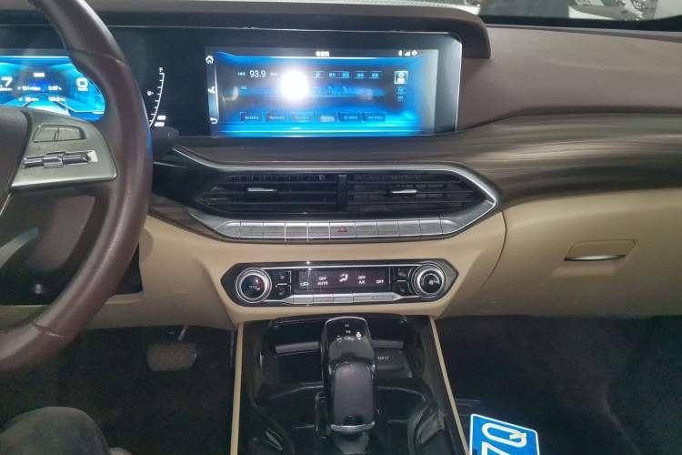 Used Bestune T77 2021 PRO 280 TID Automatic Prestige Model Audio And AC Panel