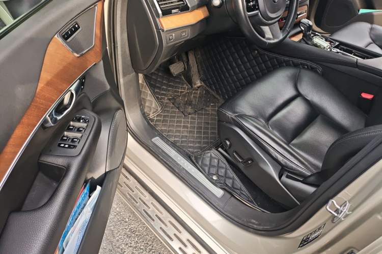 Used Volvo XC90 2019 T6 Zhiyi Edition 7-Seater China V Emission Standard Driver Seat