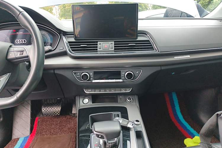 Used Audi Q5L 2022 Updated 40T Luxury Dynamic Edition Audio And AC Panel