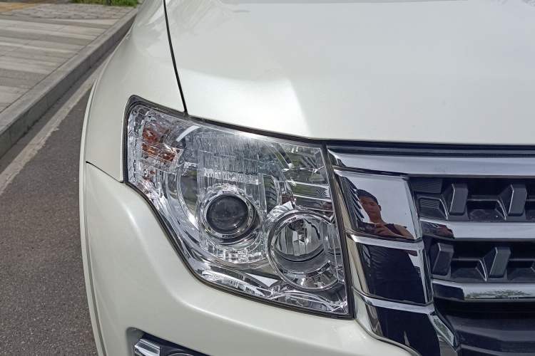 Used Mitsubishi Pajero 