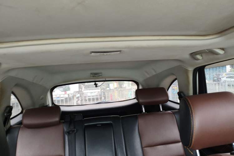 Used JMC Yusheng S350 2017 2.0T Automatic 2WD Diesel Luxury Version with Sunroof 5 Seats
