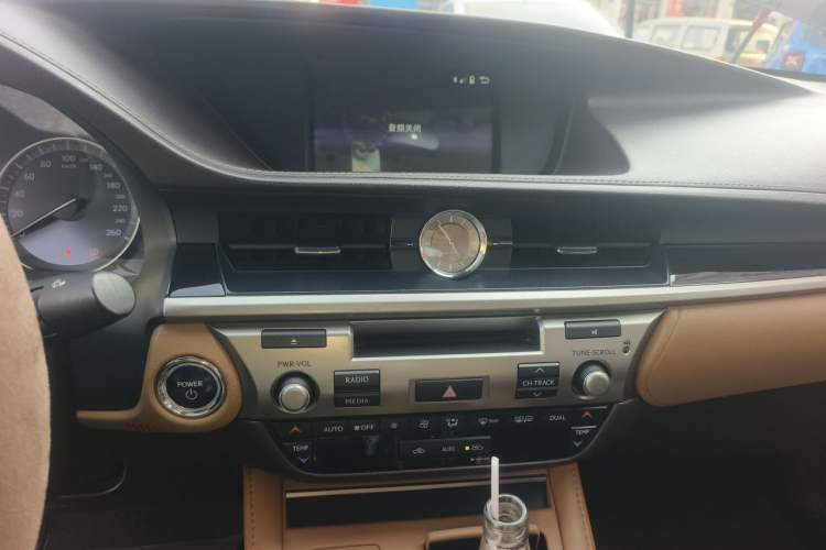 Used Lexus ES 2015 300h Comfort Edition
