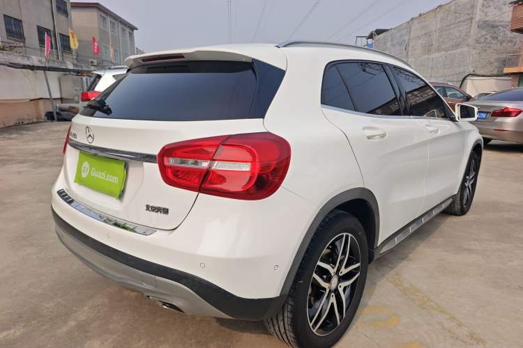 Used Mercedes-Benz GLA 2016 GLA 200 Fashion Model Rear Right 45 Deg