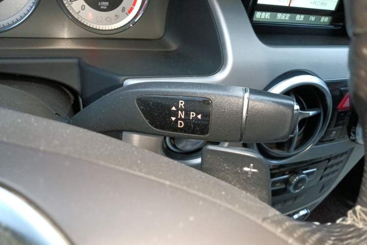 Used Mercedes-Benz GLK-Class 2013 Facelift GLK 300 4MATIC Fashion Edition Gear Lever