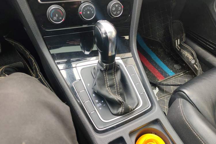 Used Volkswagen Golf 2016 1.4 TSI 25th Anniversary Edition Gear Lever