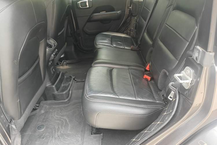 Used Jeep Wrangler 2018 2.0T Sahara Four-Door Edition
