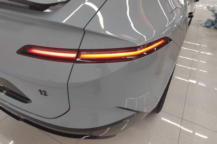 Used Avatr 12 2025 Year Updated Ultra Extended-Range Version Right Rear Taillight