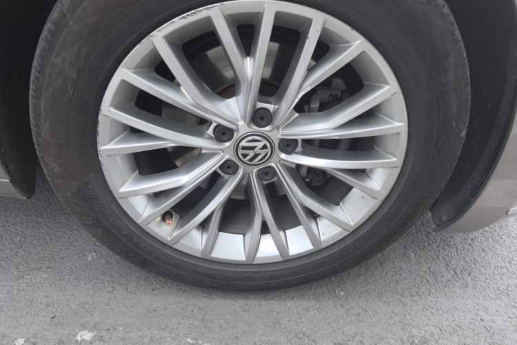 Used Volkswagen FAW-Volkswagen CC 2020 330TSI Glamour Edition China VI Standard Right Front Wheel Hub