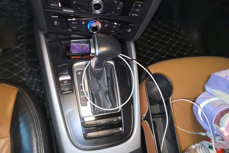 Used Audi Q5 2013 40 TFSI Ambition Gear Lever