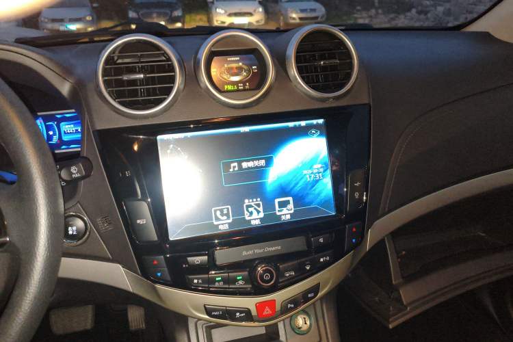 Used BYD S7 2015 2.0T Upgraded Automatic Luxury Version Audio And AC Panel