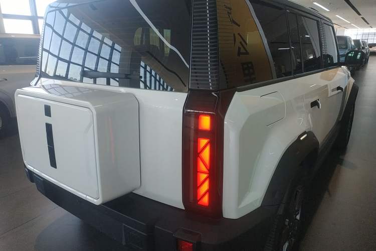 Used iCAR 03 2024 401km Two-Wheel Drive Standard Advanced Version Rear Right 45 Deg