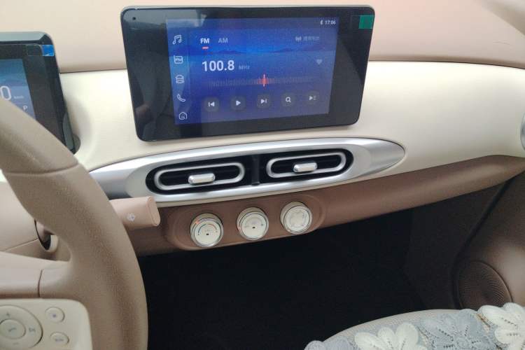 Used Wuling Hongguang MINIEV 2025 Four-Door Version Premium Edition Audio And AC Panel