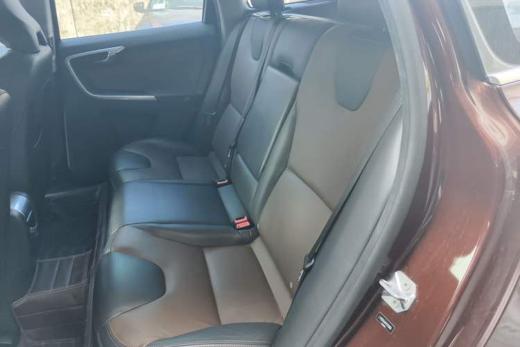 Used Volvo XC60 2015 T5 AWD Zhiyuan Edition Left Rear Seat