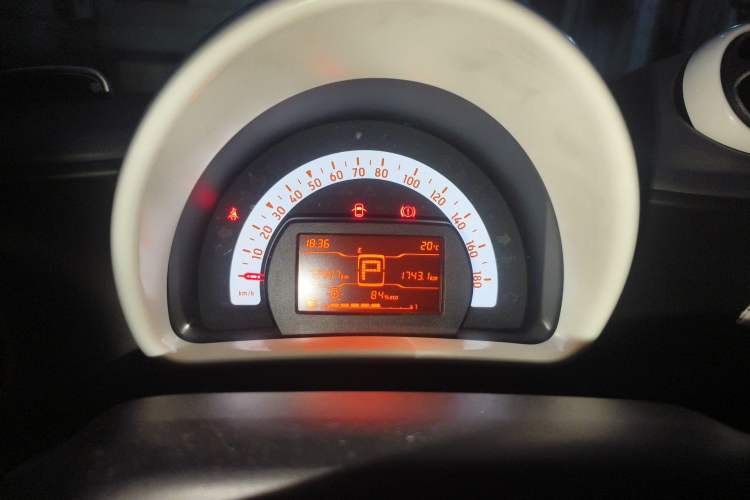 Used smart fortwo 2015 1.0L 52 kW hardtop Dynamic version