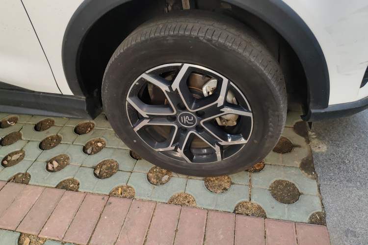 Used BYD Yuan Pro 2021 "Love for a Lifetime" Edition Right Front Wheel Hub