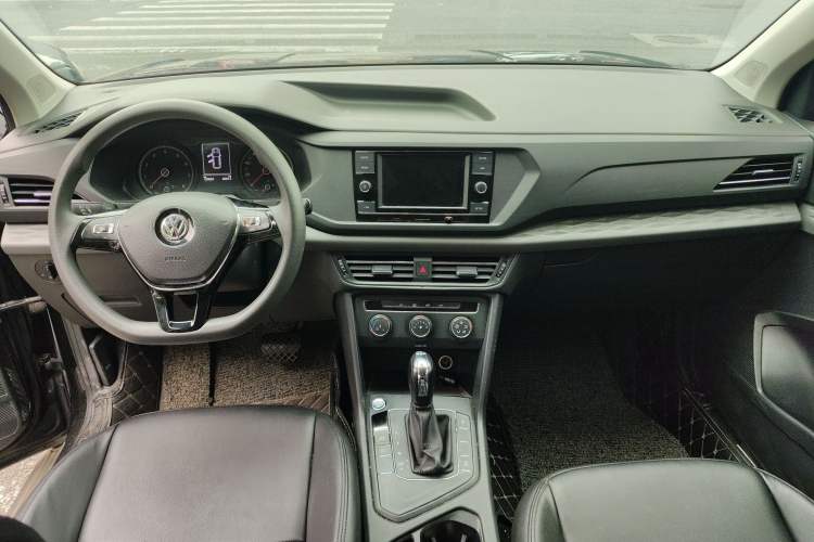 Used Volkswagen Tharu 2020 280TSI Two-Wheel Drive Trend Edition China VI Standard Center Console